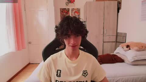 Snapshot of lucas_xo chatting on May 24, 6:46 pm lucas_xo online show from May 24, 6:46 pm