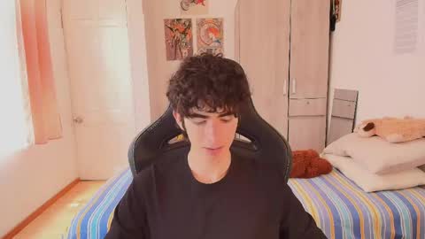 Snapshot of lucas_xo chatting on June 1, 6:53 pm lucas_xo online show from June 1, 6:53 pm