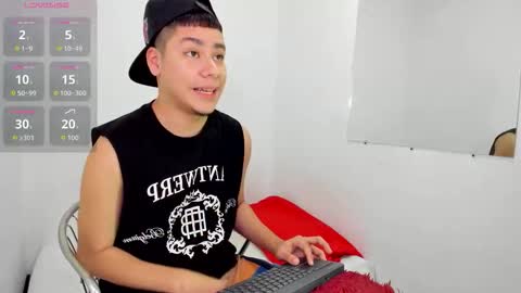 Snapshot of lucastorrez01 chatting on February 14, 4:37 pm LUCAS TORREZ online show from February 14, 4:37 pm