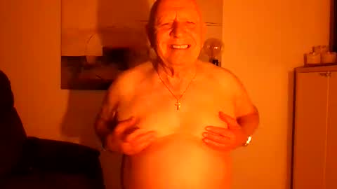 Snapshot of lucbottom031249 chatting on April 28, 2:10 am lucbottom031249 online show from April 28, 2:10 am