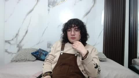 Snapshot of luccasforyou chatting on April 12, 3:00 am online show from April 12, 3:00 am