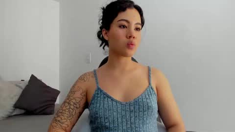 Snapshot of luccylee chatting on December 21, 11:34 pm online show from December 21, 11:34 pm