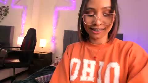 Snapshot of lucerop_ chatting on July 17, 3:46 am Lucero online show from July 17, 3:46 am