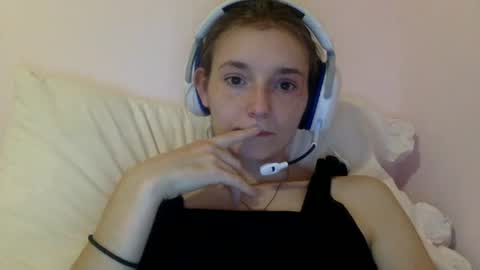 Snapshot of luci_layne chatting on August 3, 9:04 am Luci Layne online show from August 3, 9:04 am