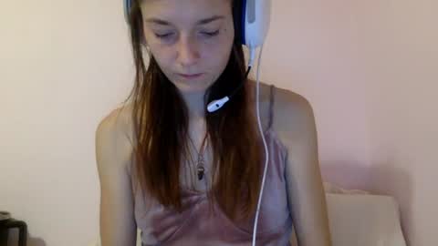 Snapshot of luci_layne chatting on August 5, 3:31 am Luci Layne online show from August 5, 3:31 am