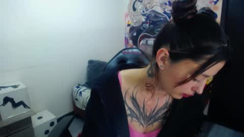 Snapshot of lucia_evans21 chatting on April 21, 1:53 am lucia_evans21 online show from April 21, 1:53 am