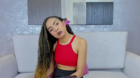 Snapshot of lucia_janne chatting on June 6, 8:35 pm Lucla online show from June 6, 8:35 pm