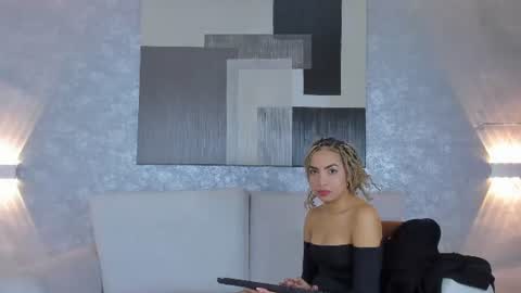 Snapshot of lucia_janne chatting on June 30, 10:22 pm Lucla online show from June 30, 10:22 pm