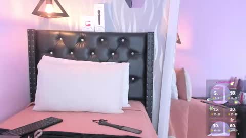 Snapshot of lucia_rios chatting on April 28, 7:19 pm Lucia online show from April 28, 7:19 pm
