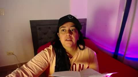 Snapshot of lucia_vonne chatting on April 22, 1:52 am Lucia Vonne online show from April 22, 1:52 am