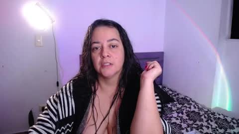 Snapshot of lucia_vonne chatting on April 27, 1:14 am Lucia Vonne online show from April 27, 1:14 am