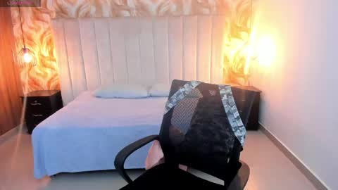 Snapshot of lucia_vonne chatting on May 12, 6:49 pm Lucia Vonne online show from May 12, 6:49 pm