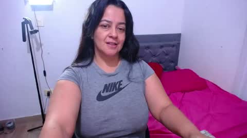 Snapshot of lucia_vonne chatting on June 24, 1:04 am Lucia Vonne online show from June 24, 1:04 am