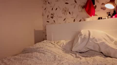 Snapshot of luciacoy chatting on November 25, 5:24 pm Lucia online show from November 25, 5:24 pm