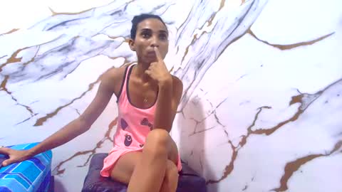 Snapshot of luciana_daza chatting on June 23, 9:35 pm Luciana online show from June 23, 9:35 pm