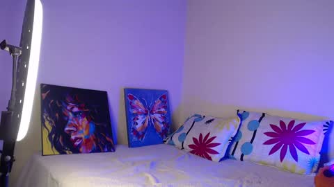 Snapshot of luciana_keating chatting on December 17, 5:04 pm luciana online show from December 17, 5:04 pm