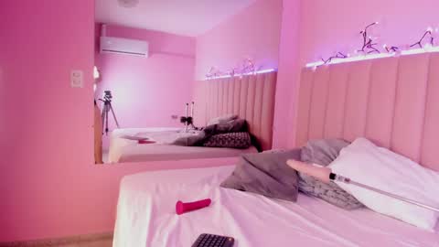 lucianablake online show from April 6, 4:46 am