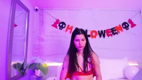 Luci  online show from October 31, 1:23 pm