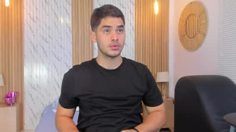 Snapshot of luciano_vitale_ chatting on May 25, 3:18 pm Luciano online show from May 25, 3:18 pm