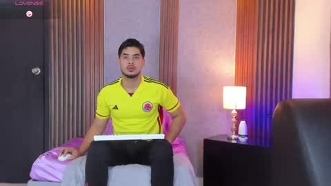 Snapshot of luciano_vitale_ chatting on July 3, 12:33 pm Luciano online show from July 3, 12:33 pm