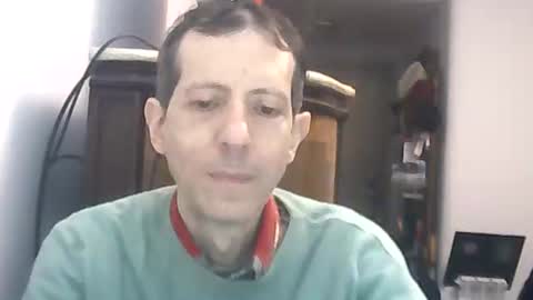 Snapshot of lucianoaxel chatting on June 5, 12:39 am Luciano online show from June 5, 12:39 am