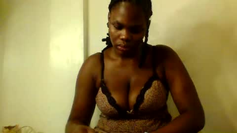 Snapshot of luciaresa chatting on July 12, 2:02 am luciaresa online show from July 12, 2:02 am