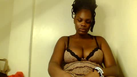 Snapshot of luciaresa chatting on July 25, 3:15 am luciaresa online show from July 25, 3:15 am