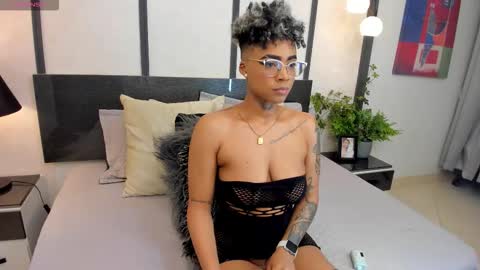  lucia wallace  online show from January 31, 11:25 pm