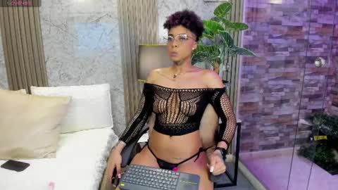 Snapshot of luciawallace chatting on July 5, 8:38 pm lucia wallace online show from July 5, 8:38 pm