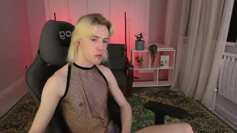 Snapshot of lucidangelok chatting on May 5, 1:19 pm Angelok online show from May 5, 1:19 pm