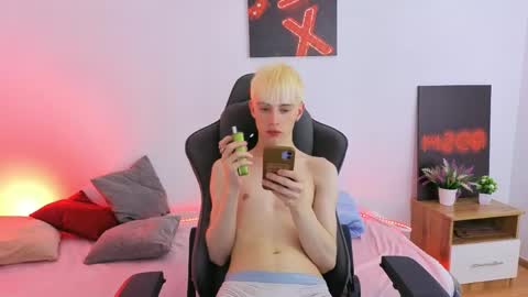 Snapshot of lucidangelok chatting on June 8, 4:57 am Angelok online show from June 8, 4:57 am