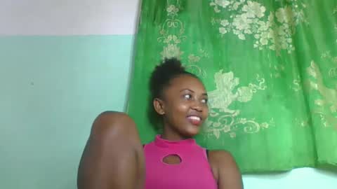 Snapshot of lucie196645 chatting on April 19, 6:32 pm lucie196645 online show from April 19, 6:32 pm