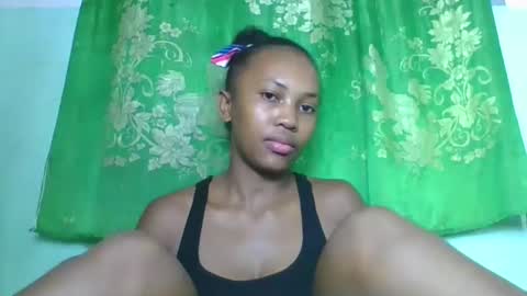 Snapshot of lucie196645 chatting on April 28, 7:30 pm lucie196645 online show from April 28, 7:30 pm