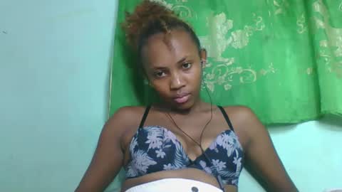 Snapshot of lucie196645 chatting on May 11, 4:04 pm lucie196645 online show from May 11, 4:04 pm
