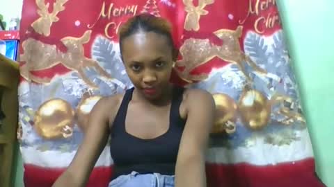Snapshot of lucie196645 chatting on May 15, 9:16 am lucie196645 online show from May 15, 9:16 am