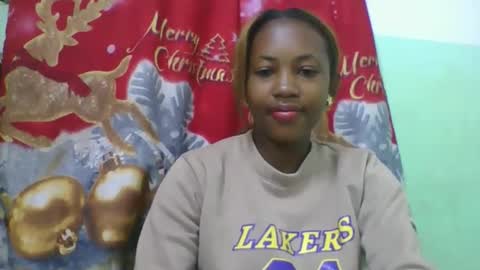 Snapshot of lucie196645 chatting on May 20, 6:08 am lucie196645 online show from May 20, 6:08 am