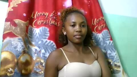 Snapshot of lucie196645 chatting on May 27, 7:33 pm lucie196645 online show from May 27, 7:33 pm