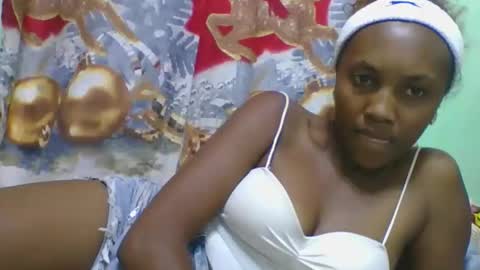 Snapshot of lucie196645 chatting on June 4, 7:42 pm lucie196645 online show from June 4, 7:42 pm