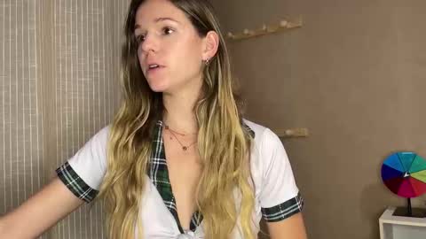 Snapshot of lucie_hot chatting on October 3, 6:16 pm Lucie hot follow me on online show from October 3, 6:16 pm