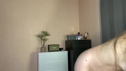 Snapshot of lucie_hot chatting on February 19, 8:27 pm Lucie hot follow me on online show from February 19, 8:27 pm