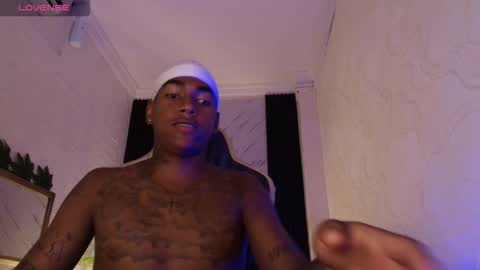 Snapshot of lucier_ chatting on March 16, 9:08 pm L U C I E R online show from March 16, 9:08 pm