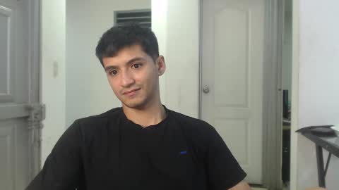 Snapshot of lucifferr_ chatting on March 12, 6:07 am leonel online show from March 12, 6:07 am