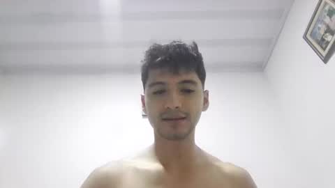 Snapshot of lucifferr_ chatting on February 3, 12:42 am leonel online show from February 3, 12:42 am