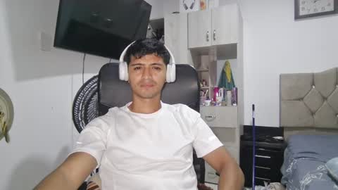 Snapshot of lucifferr_ chatting on May 22, 3:24 am leonel online show from May 22, 3:24 am