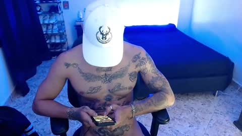 Snapshot of luciifer_hills chatting on December 24, 5:23 pm luciifer_hills online show from December 24, 5:23 pm