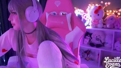 Lucy UwU online show from April 30, 3:35 am