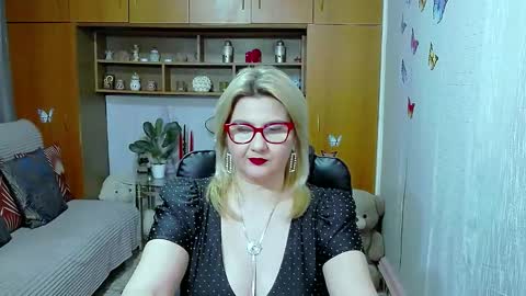 Snapshot of lucillefenlys chatting on March 11, 10:38 pm Lucille Fenly online show from March 11, 10:38 pm