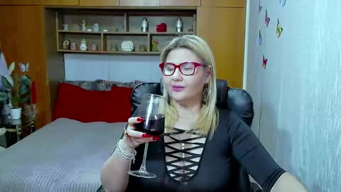 Snapshot of lucillefenlys chatting on March 15, 7:31 pm Lucille Fenly online show from March 15, 7:31 pm