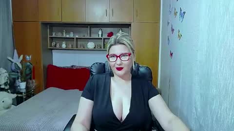 Snapshot of lucillefenlys chatting on March 18, 10:13 pm Lucille Fenly online show from March 18, 10:13 pm