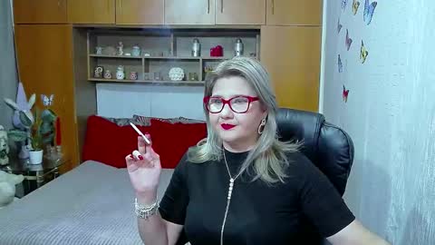 Snapshot of lucillefenlys chatting on March 24, 6:13 pm Lucille Fenly online show from March 24, 6:13 pm